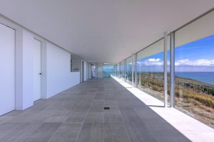水平線の家　リビングダイニング